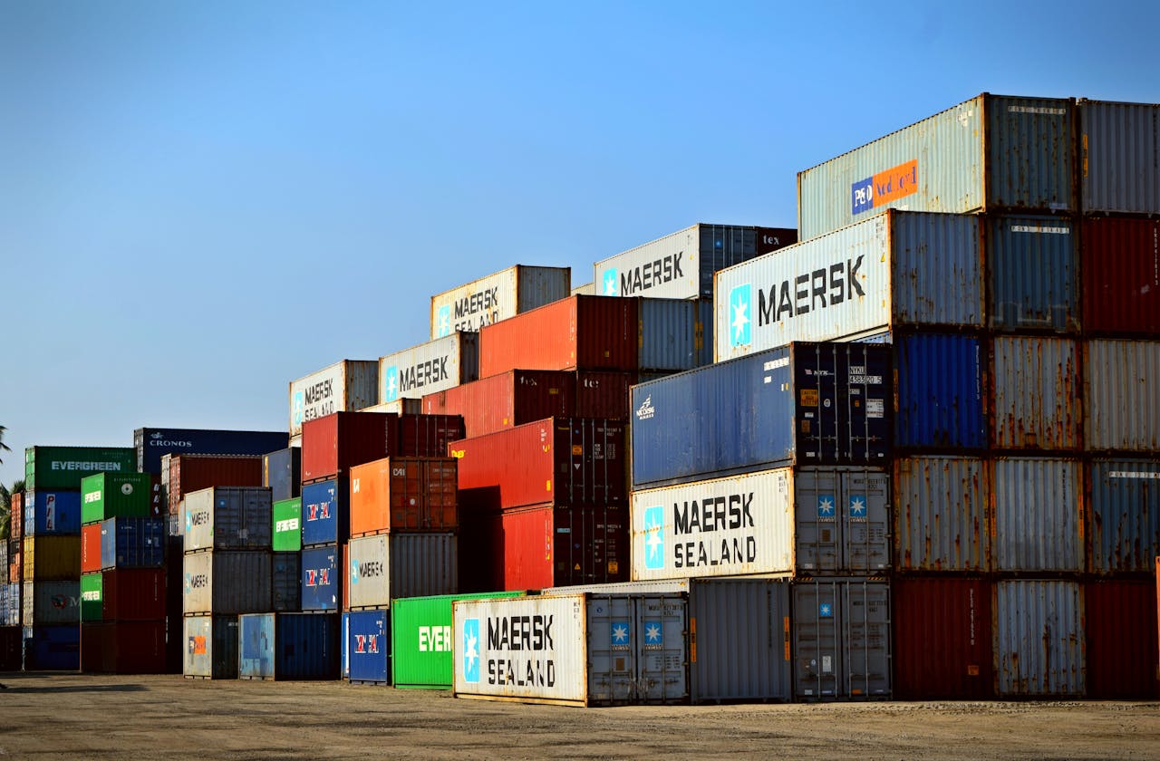 How Shipping Containers Can Help You Move?