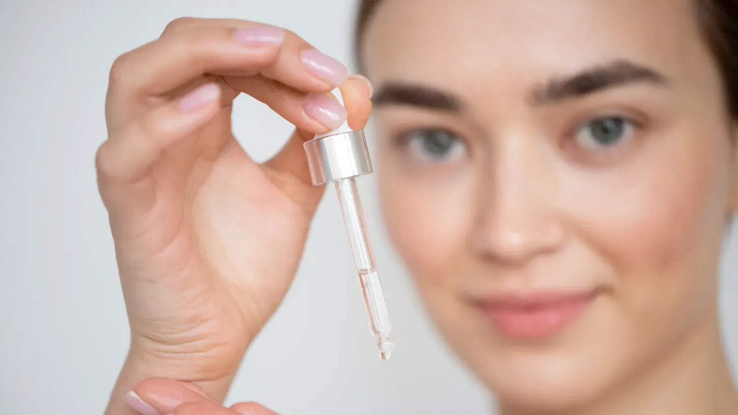 Salicylic Serum Guide: How It Helps Acne, Texture & Oily Skin