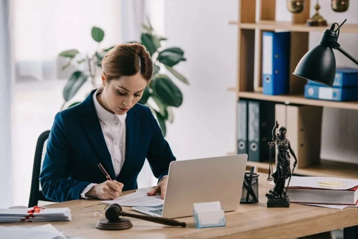 5 Benefits of Hiring a Securities Law Attorney
